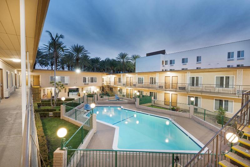 هتل Americas Best Value Inn & Suites Anaheim