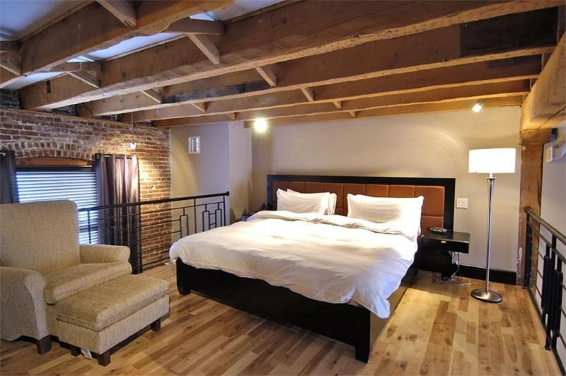 هتل Auberge Du Vieux Port By Gray Collection