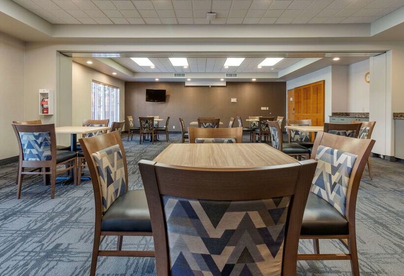 호텔 Best Western Plus Pembina Inn & Suites