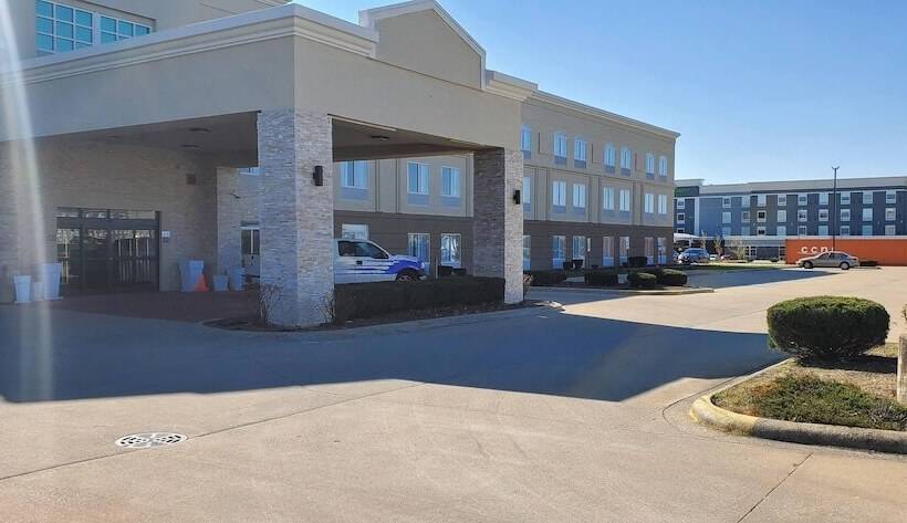 هتل Comfort Inn & Suites Decatur Forsyth