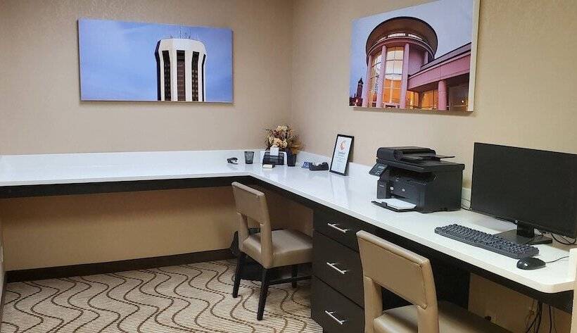 هتل Comfort Inn & Suites Decatur Forsyth