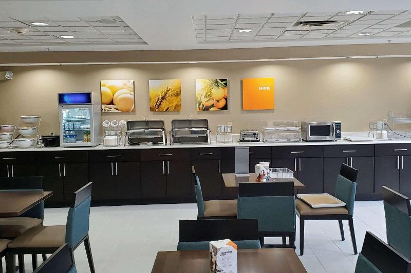هتل Comfort Inn & Suites Decatur Forsyth