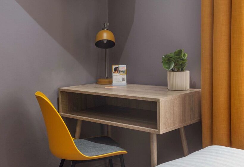 هتل Comfort Inn Victoria