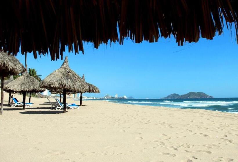 Fotos del hotel Costa Bonita Condominium & Beach Resort:  22