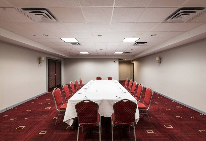هتل Crowne Plaza Newark Airport, An Ihg