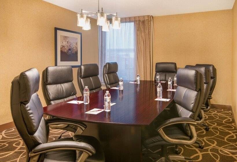 هتل Crowne Plaza Newark Airport, An Ihg