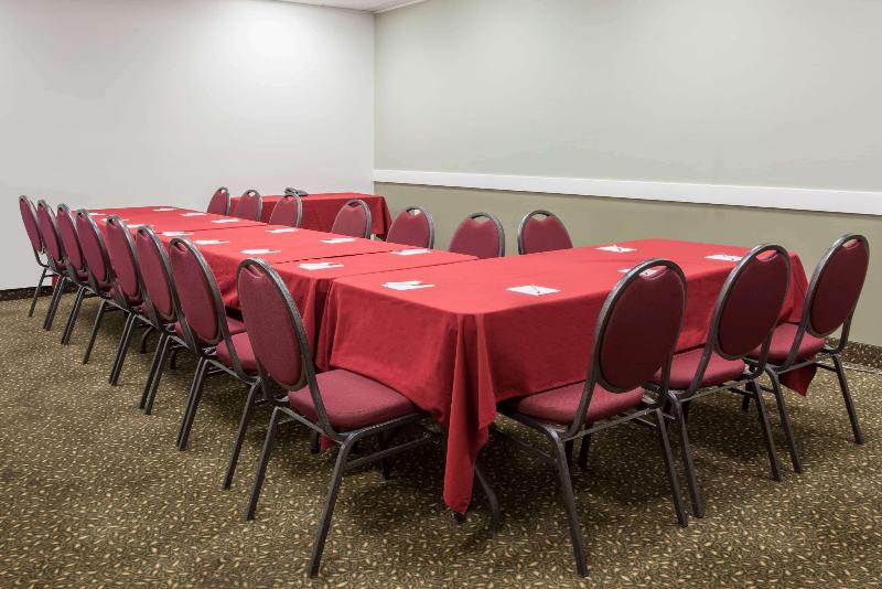 ホテル Econo Lodge Inn & Suites