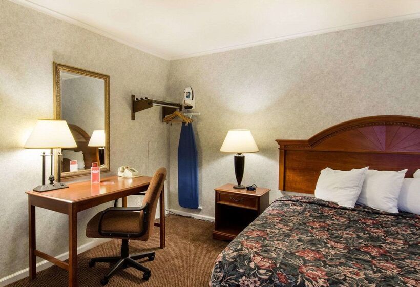 Отель Econo Lodge Inn & Suites
