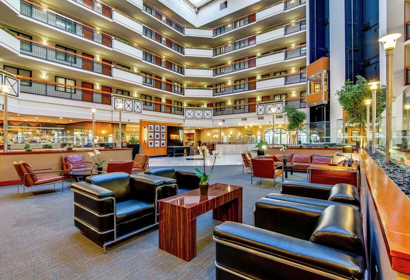 هتل Embassy Suites Louisville East