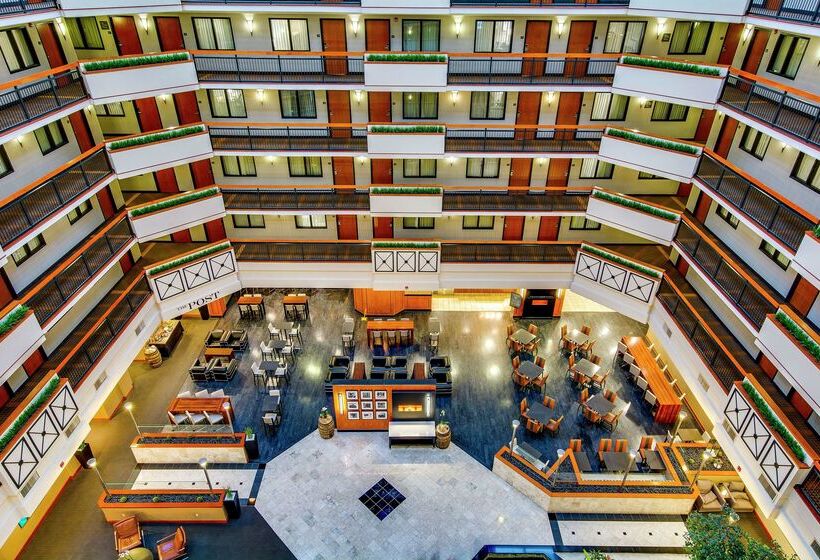 هتل Embassy Suites Louisville East