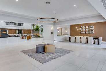 هتل Embassy Suites Louisville East