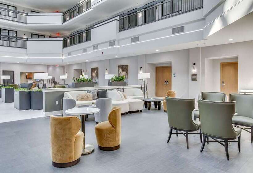 هتل Embassy Suites Louisville East