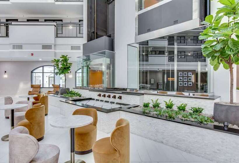 هتل Embassy Suites Louisville East