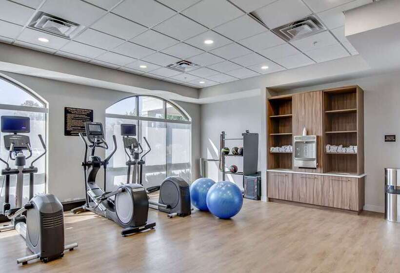 هتل Embassy Suites Louisville East