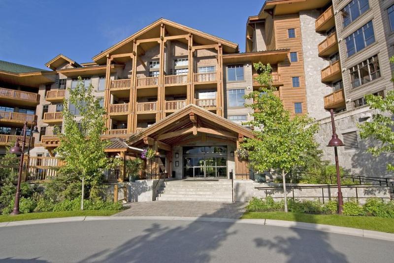 هتل First Tracks Lodge