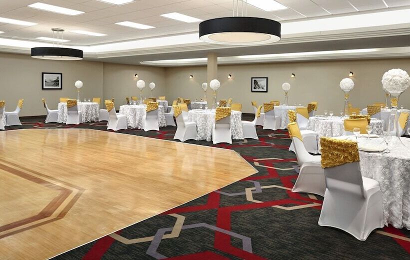 בית מלון כפרי Four Points By Sheraton Edmonton South