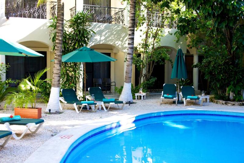 هتل Hacienda Paradise