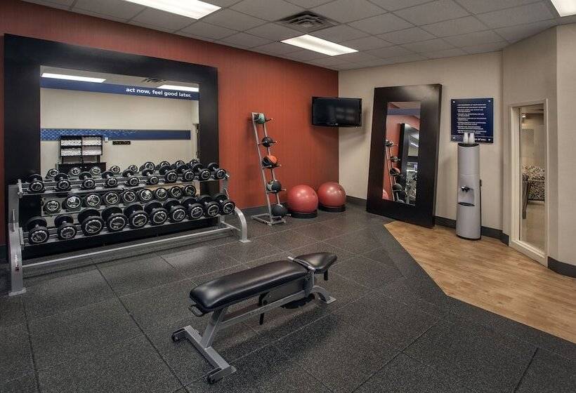 هتل Hampton Inn & Suites Milwaukee Downtown