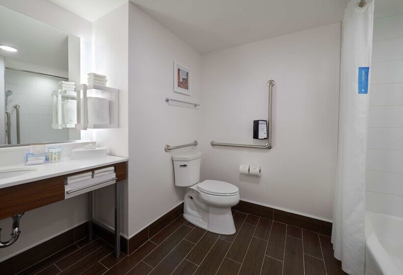 هتل Hampton Inn & Suites By Hilton Montreal Dorval