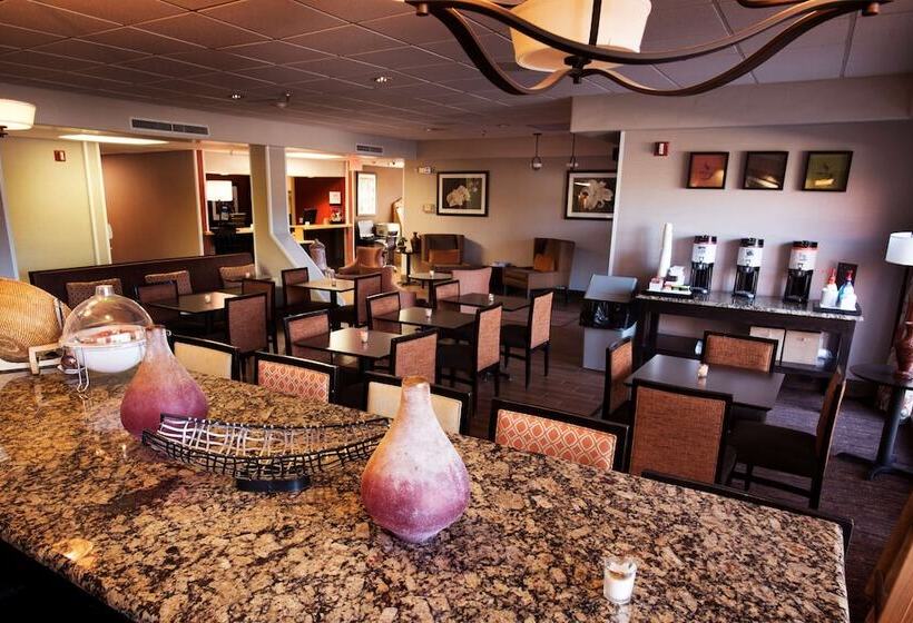 هتل Hampton Inn Taos