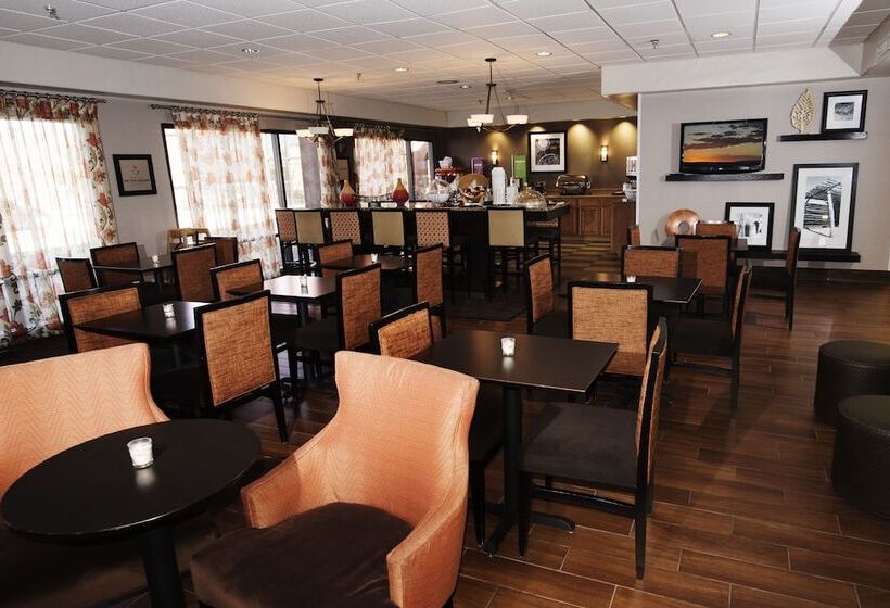 هتل Hampton Inn Taos