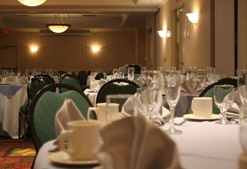 هتل Hilton Garden Inn Elmira Corning