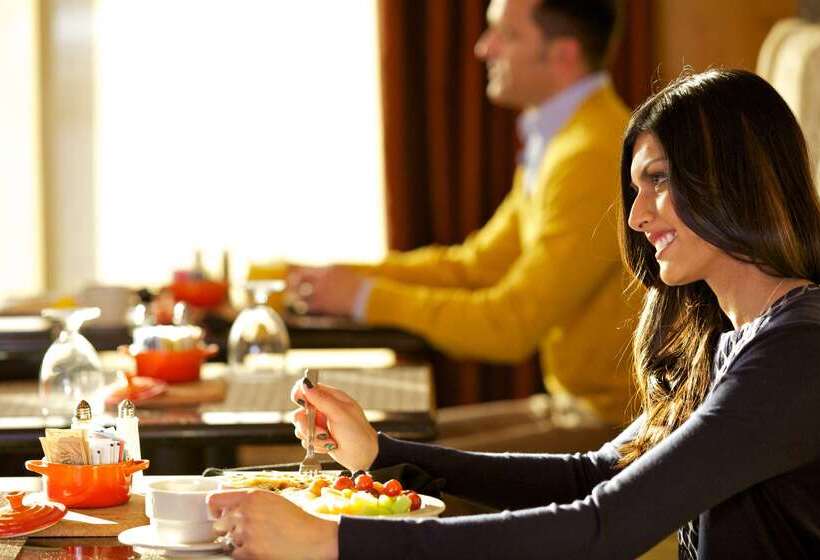 هتل Hilton Garden Inn Elmira Corning