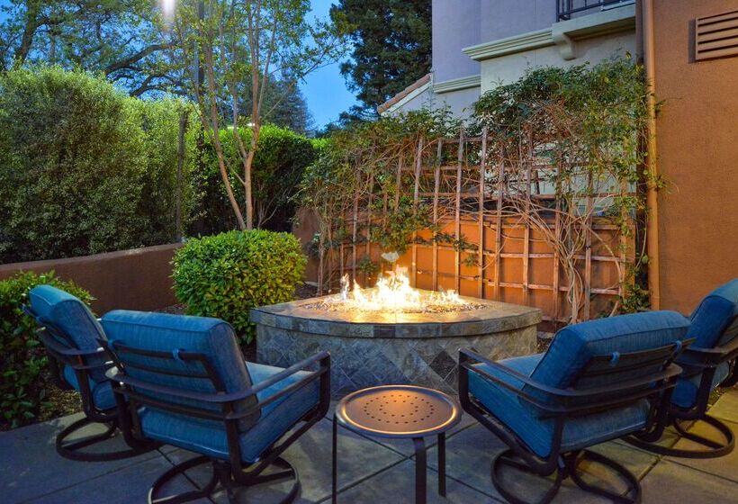 هتل Hilton Garden Inn Napa