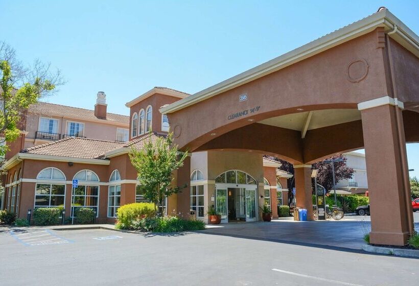 هتل Hilton Garden Inn Napa