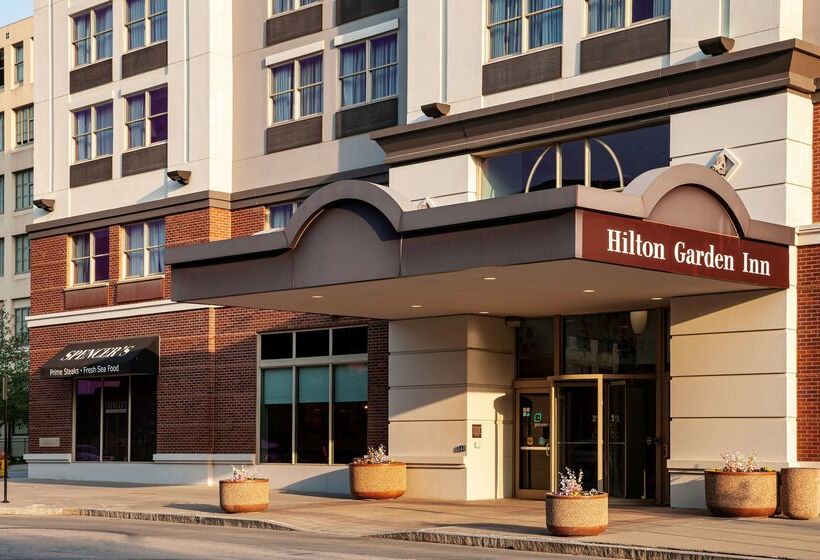 هتل Hilton Garden Inn Omaha Downtown/old Market Area