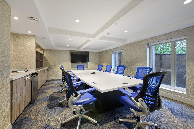 בית מלון כפרי Holiday Inn Express And Suites Surrey, An Ihg