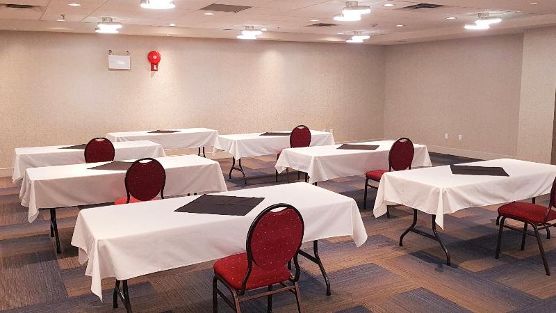בית מלון כפרי Holiday Inn Express And Suites Surrey, An Ihg