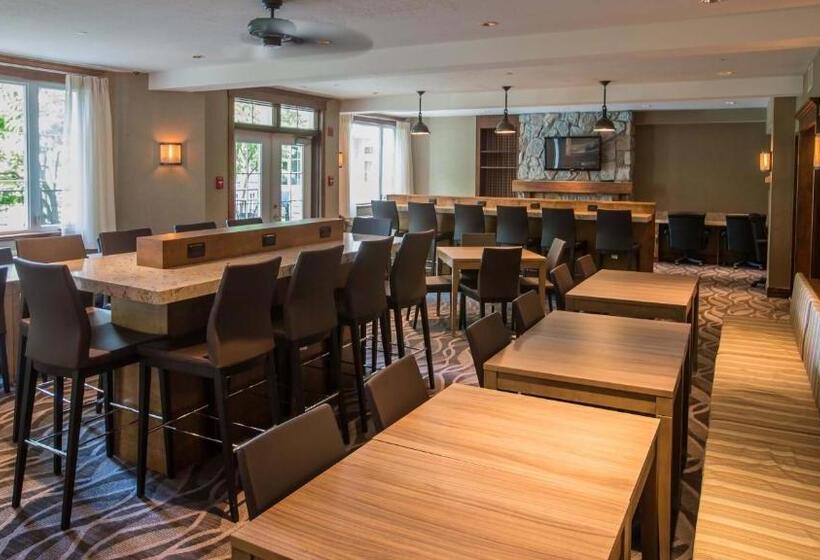 هتل Holiday Inn Express & Suites Tremblant, An Ihg