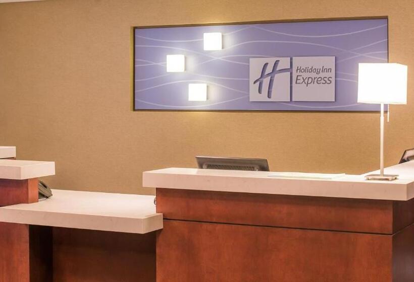 هتل Holiday Inn Express & Suites Tremblant, An Ihg