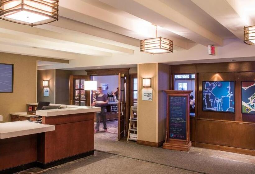 هتل Holiday Inn Express & Suites Tremblant, An Ihg