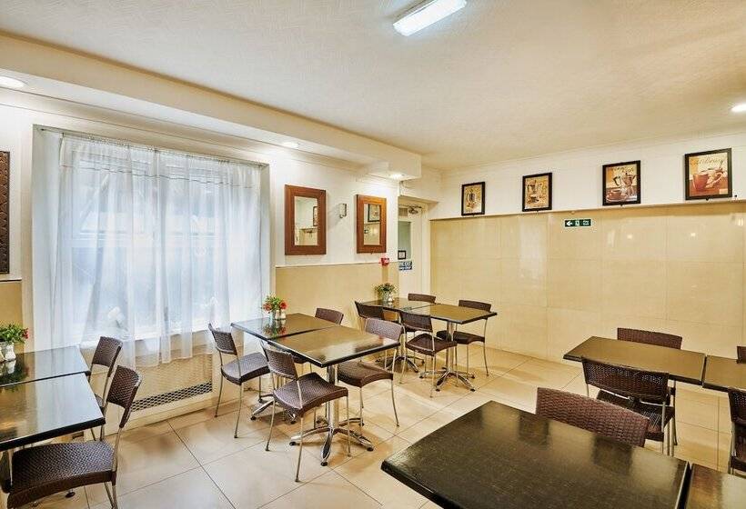 Fotos del hotel OYO Flagship Huttons:  42
