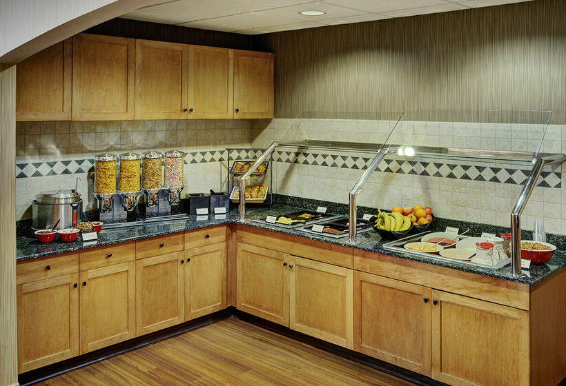 ホテル Lakeview Signature Inn Calgary Airport