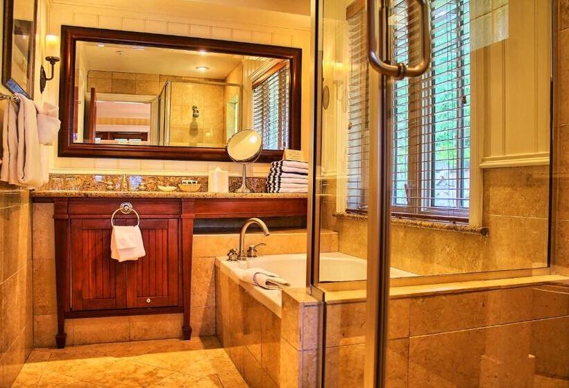 בית מלון כפרי Poets Cove Resort & Spa