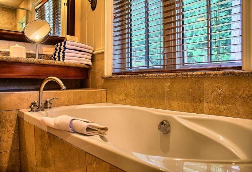 בית מלון כפרי Poets Cove Resort & Spa