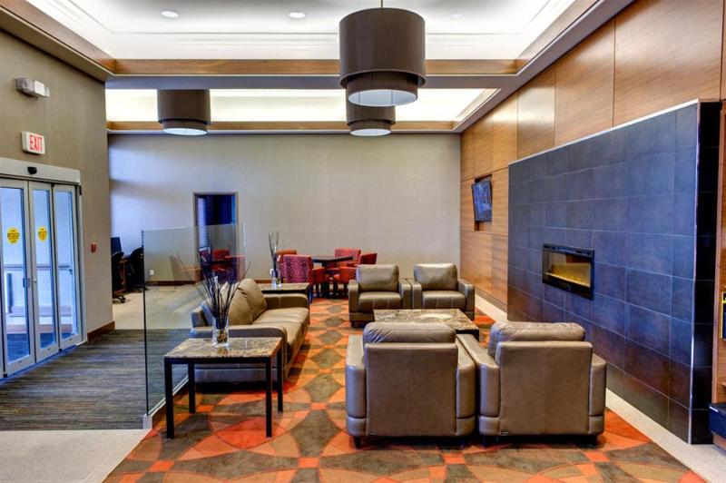 فندق Radisson  & Suites Fort Mcmurray