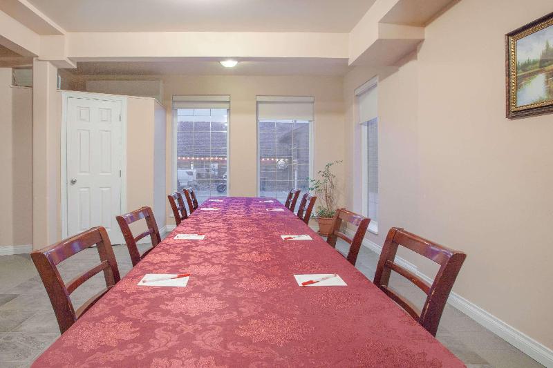 בית מלון כפרי Ramada Limited 100 Mile House