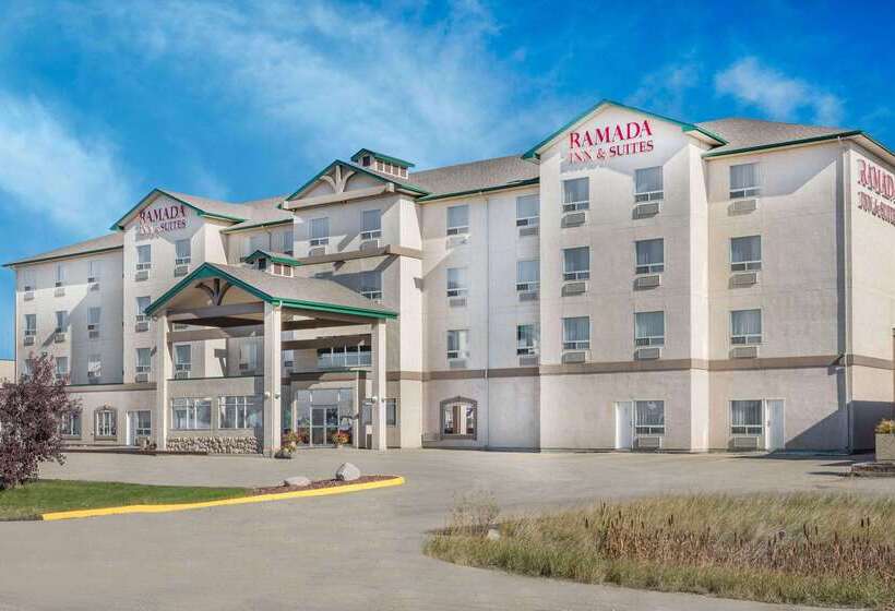 Hotel Ramada By Wyndham Clairmont/grande Prairie