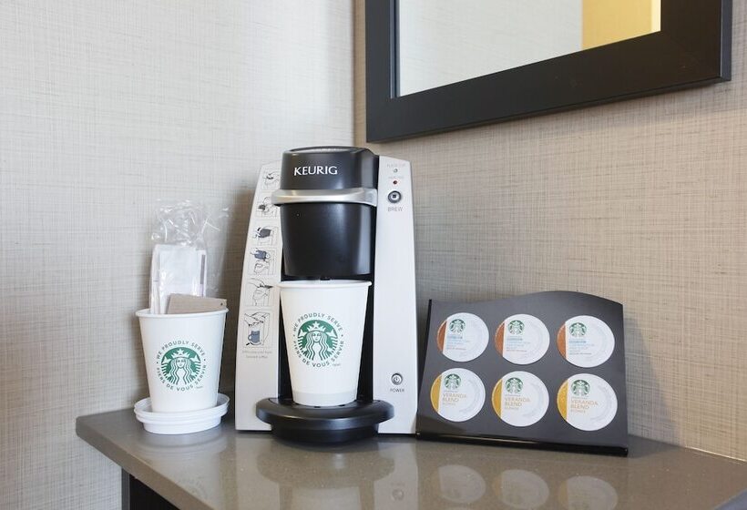 בית מלון כפרי Ramada By Wyndham Clairmont/grande Prairie