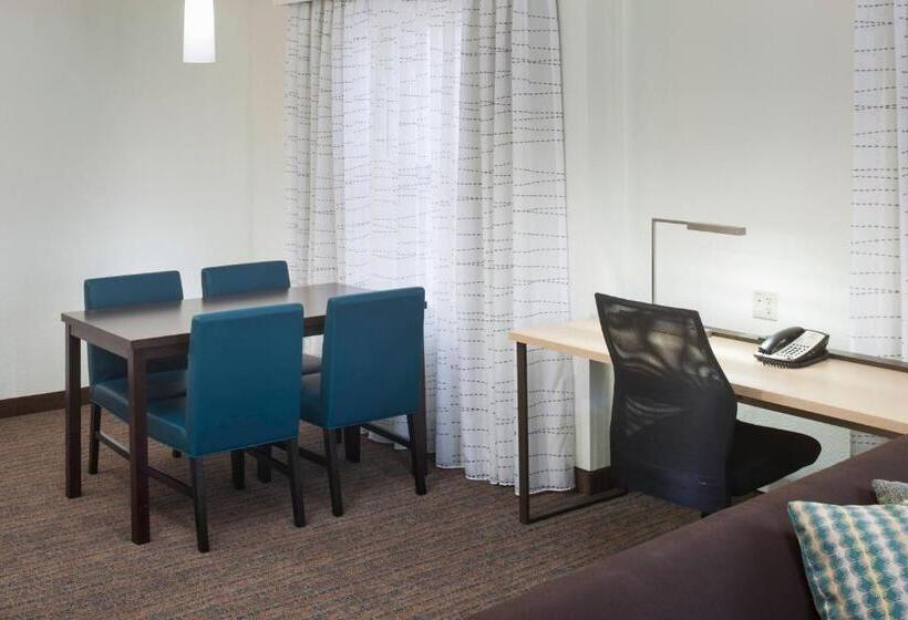 هتل Residence Inn Kansas City Country Club Plaza