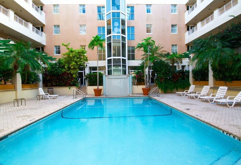 هتل Rodeway Inn South Miami Coral Gables