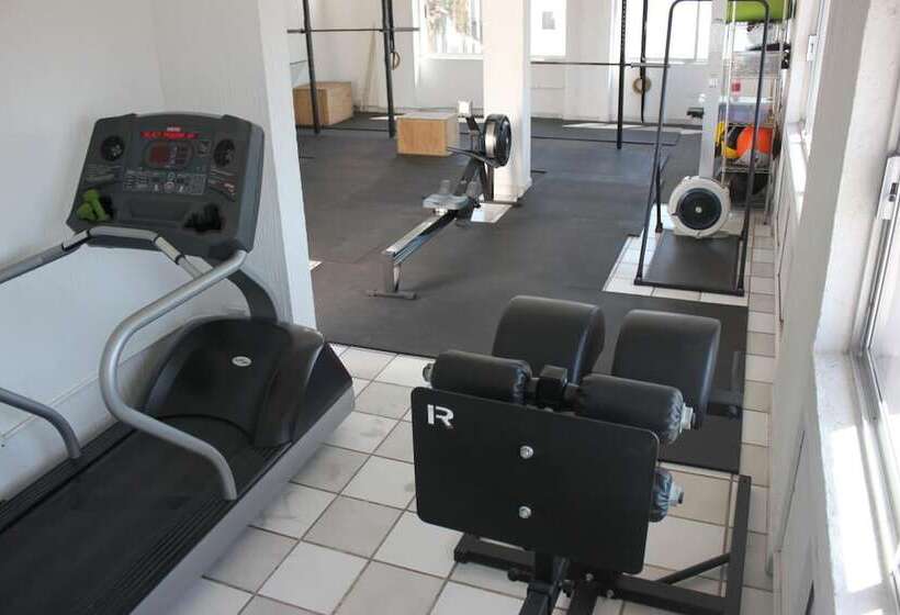 هتل Seven Crown Express & Suites By Kavia