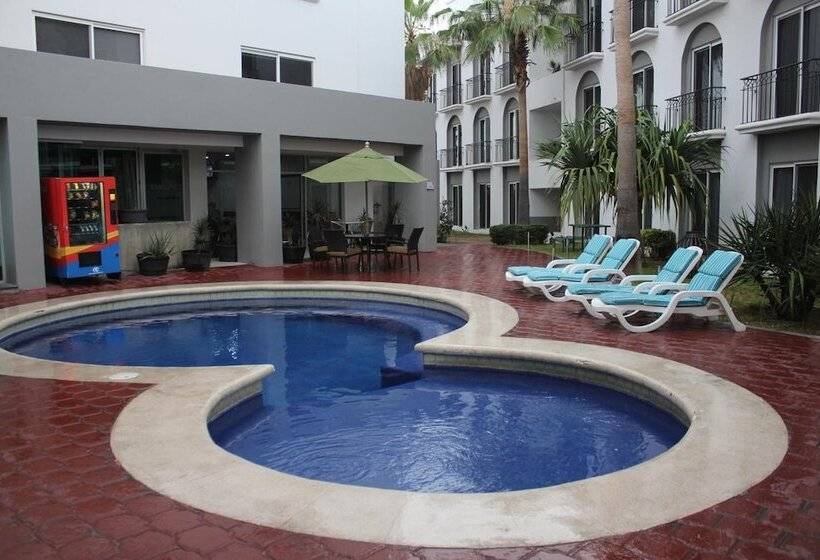 هتل Seven Crown Express & Suites By Kavia