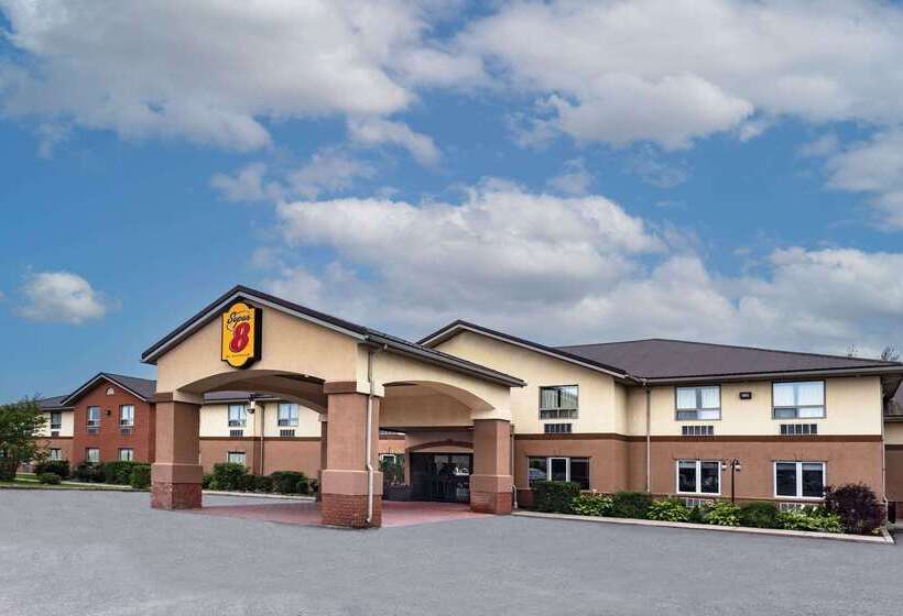 בית מלון כפרי Super 8 By Wyndham Cornwall On