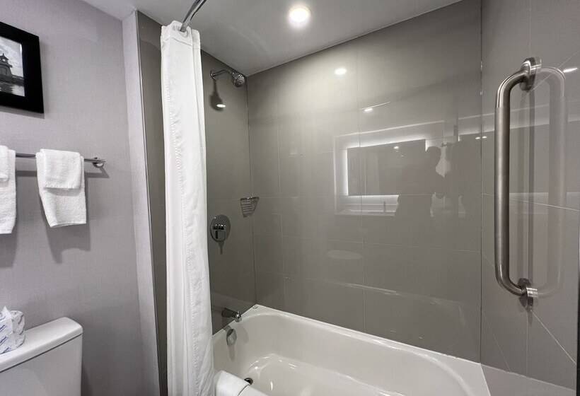 בית מלון כפרי Super 8 By Wyndham Cornwall On