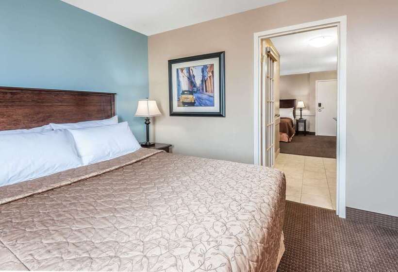 فندق Super 8 By Wyndham Edmonton South